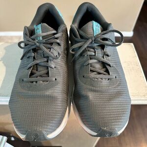 Men’s Sz 10.5 Under Armour Gray and Blue Sneakers